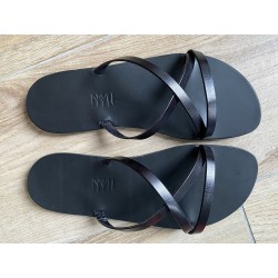Tong Cuir Noir La Valérie fabriquée en France